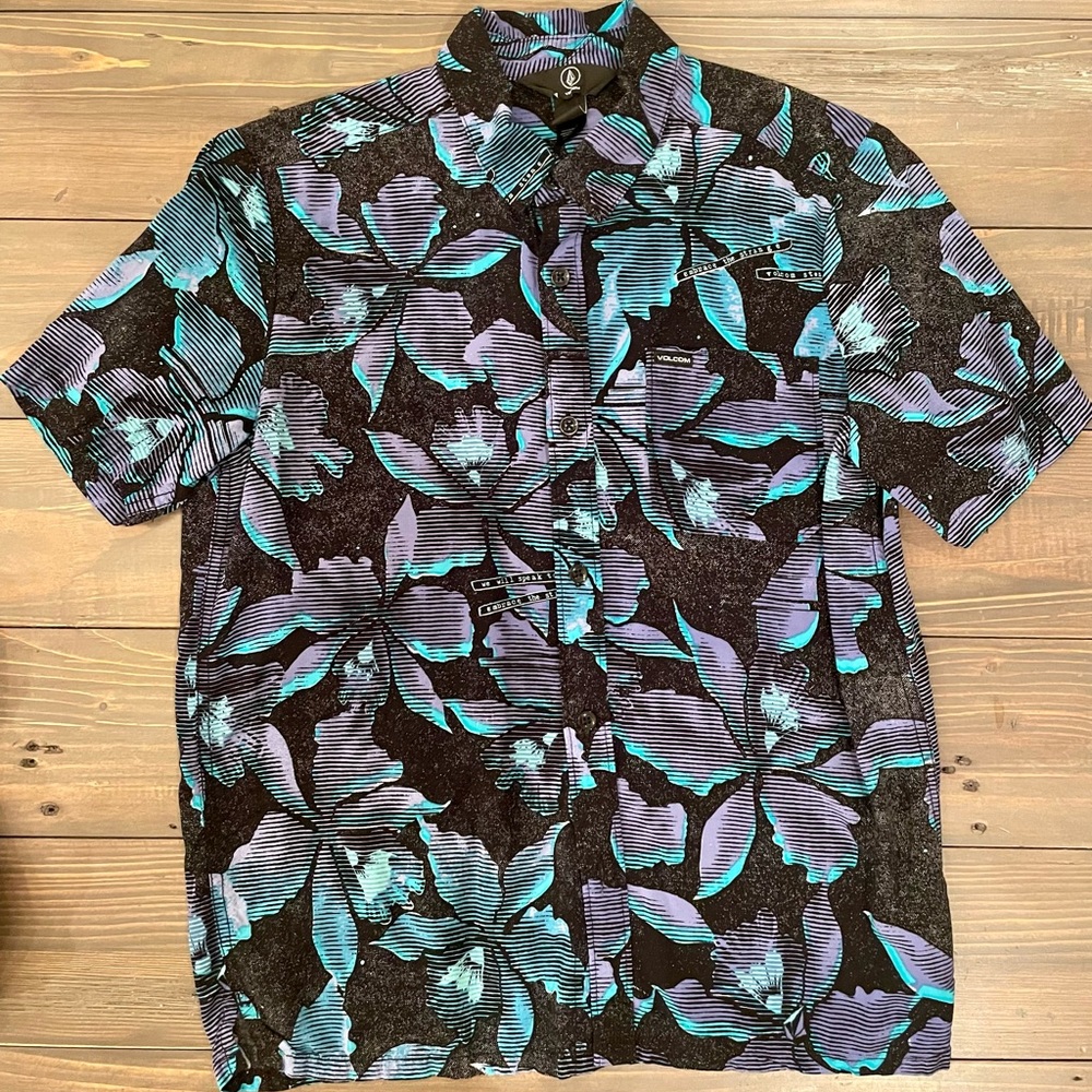 Volcom button up shirt. Excellent condition! Size 12